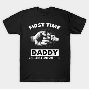 First Time Daddy New Dad Est 2024 Fathers Day Boy Girl Kids T-Shirt